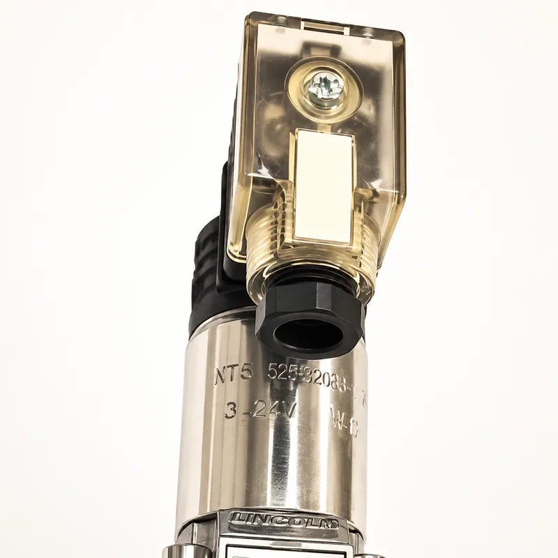 Válvula solenoide de control direccional con cuerpo metálico y conexiones roscadas · SKF LL/525-32083-1